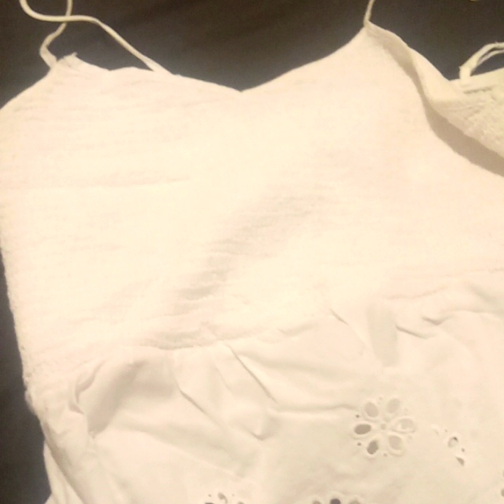 White crop top size XXL so it would be a 22